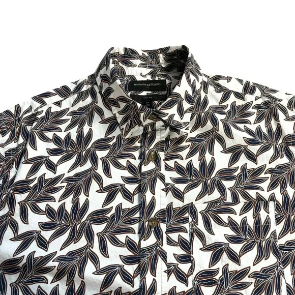 Banana Republic Men’s Button Down Leaf Pattern Slim Fit Shirt (Size M) - Picture 4 of 10